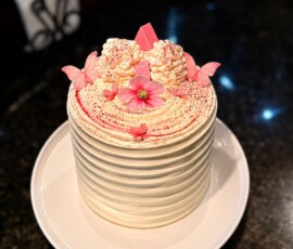 Celebrate your special milestone with a personalized anniversary cake in Laval. Custom cakes for anniversaries in Laval